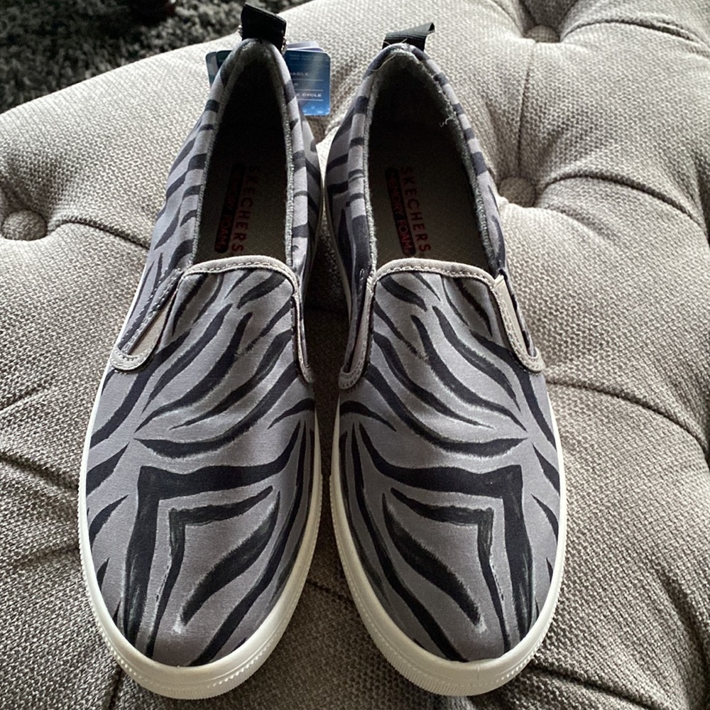 New Skechers Sz 8